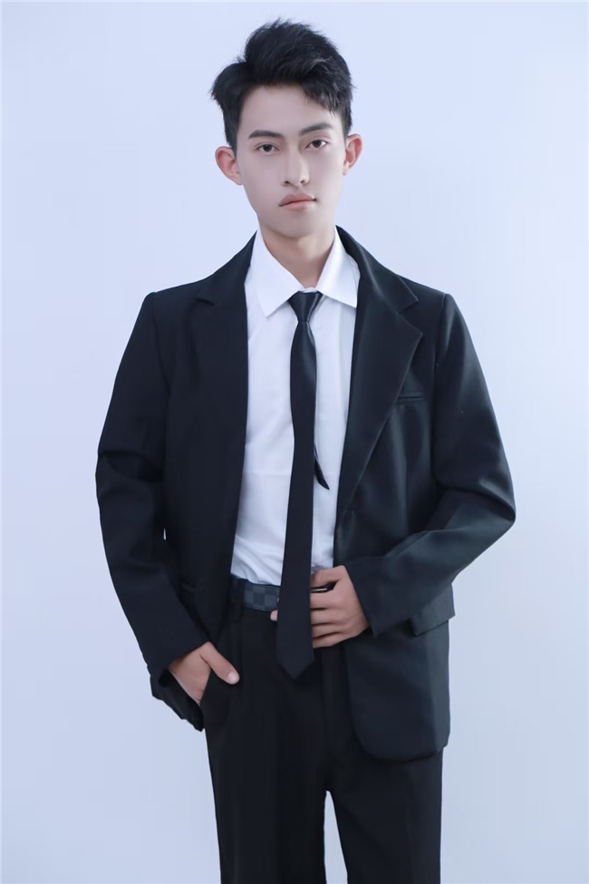 模特古云飞；不断挑战，网拍之路新征程