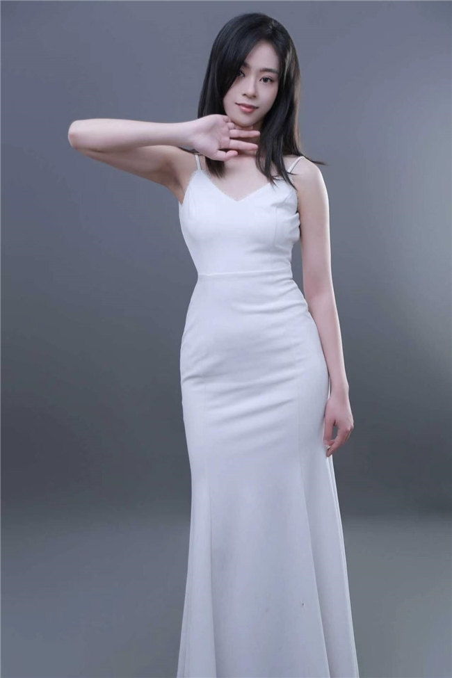 白衣天使与镜头的双向奔赴，00后模特吴嘉敏解锁演艺新启航