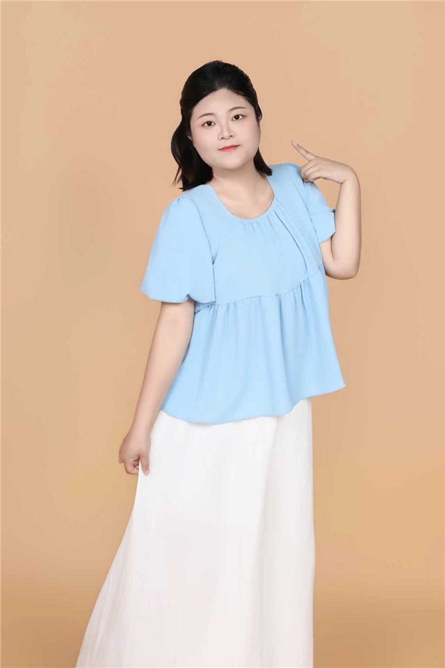 电商模特张予菲；坚持自己的风格，走出的演艺高度