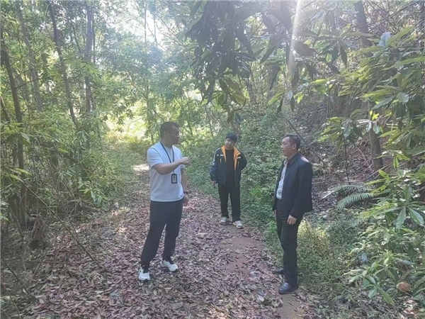 全南县自然资源局联合企业开展稀土矿区保护巡查