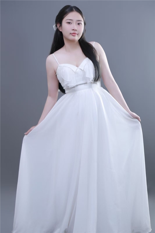 模特谢佳佳；时尚潮流气质，走出属于自己的独特风格