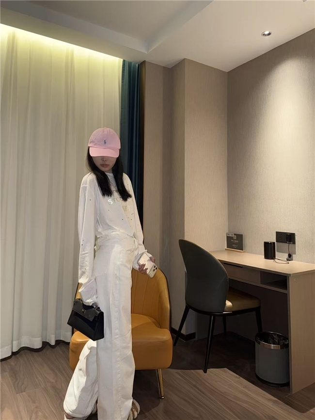 模特黄爱惠；电商拍摄之路，签约新突破