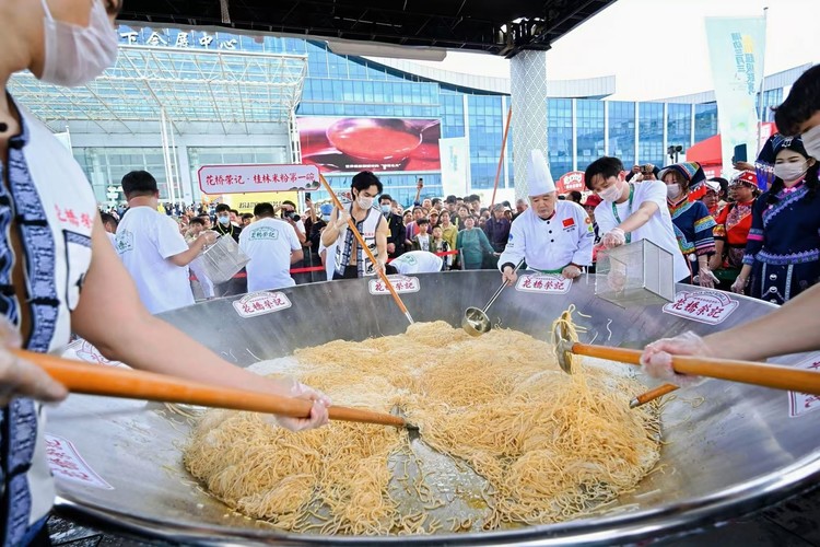 花桥荣记“桂林米粉第一碗”亮相粉超