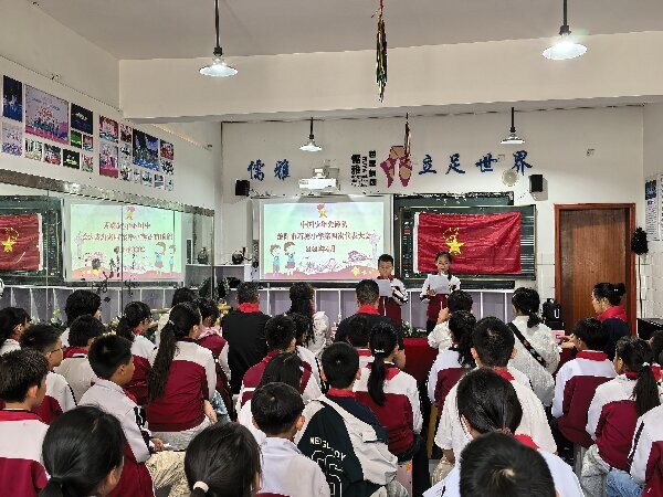 石塘小学：星星火炬映初心 雏鹰振翅向未来