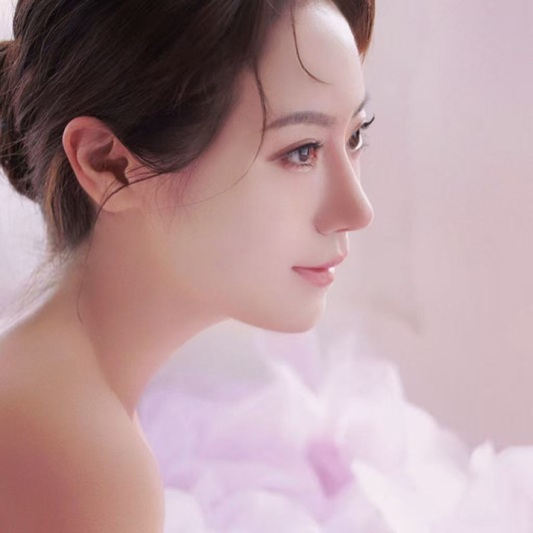 清透系美女天花板？网友评价：这分明是“学术型美貌”