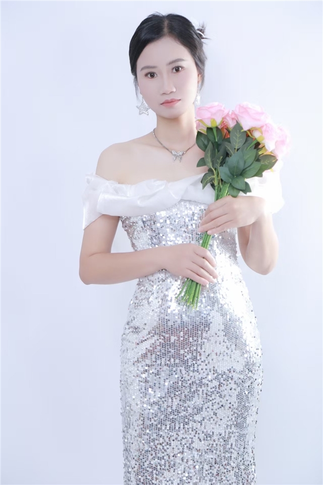 模特廖敏；不断挑战自己，走出自己的独特魅力风格