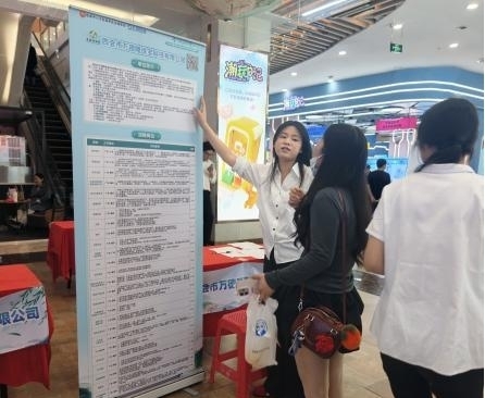 职引未来——2026年桂林市离校未就业高校毕业生春季夜市招聘会圆满落幕