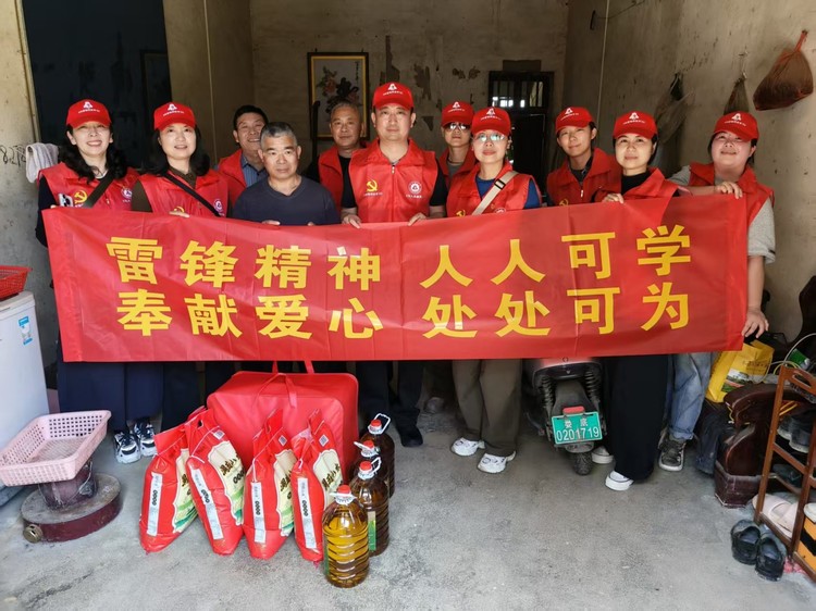 心怀乡村百姓赓续雷锋之魂——湖南省女子监狱六监区党支部联合开展学雷锋志愿服务纪实