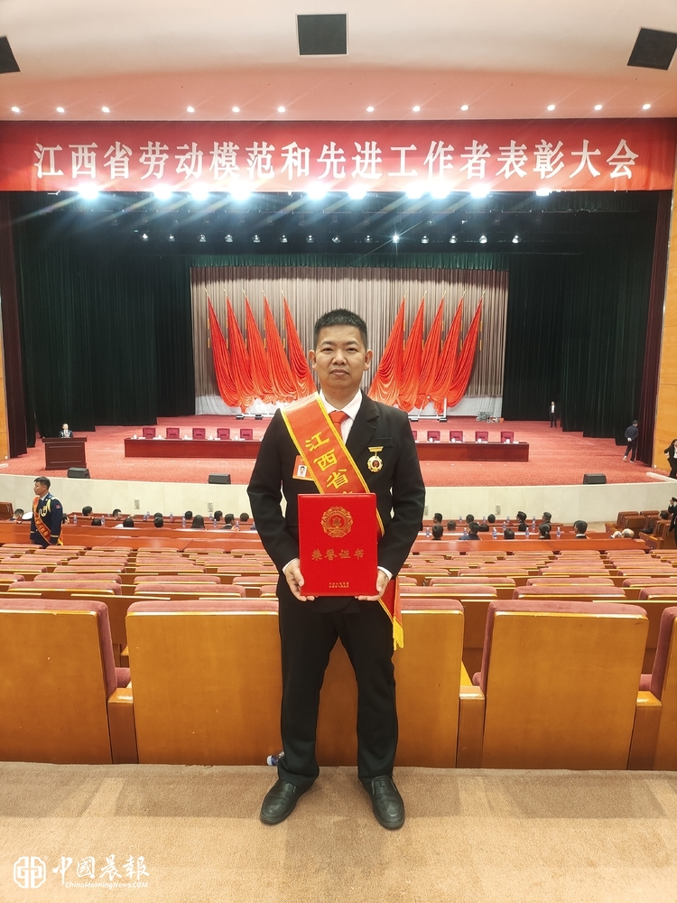 寻乌县中等职业技术学校陈子平老师获评“江西省先进工作者” 寻乌县中等职业技术学校陈子平老师获评“江西省先进工作者”