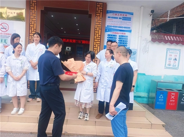 岁岁芳华守初心，白衣执甲护民生——于都县梓山镇领导走访慰问卫生院护理工作者