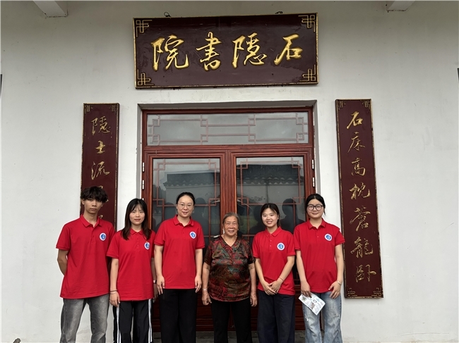 深挖古建文化底蕴 打造行走思政课堂——江西工业工程职业技术学院“红心育苗”实践队开展乡土文化寻访行动 深挖古建文化底蕴 打造行走思政课堂——江西工业工程职业技术学院“红心育苗”实践队开展乡土文化寻访行动