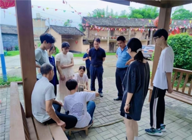 篾织千丝承匠艺，融古焕新访竹韵