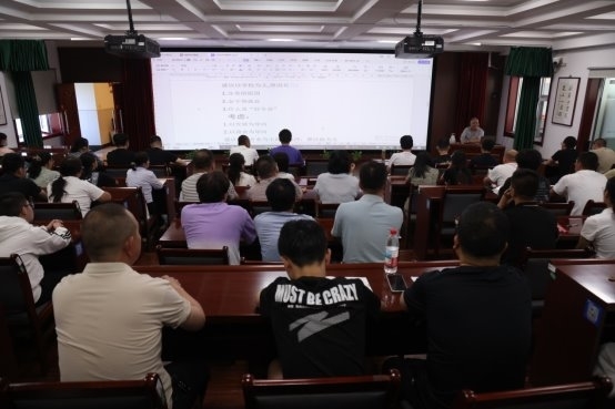 精准服务解难题 暖心护航升学路  沁新集团举办2026年高考志愿填报专题讲座