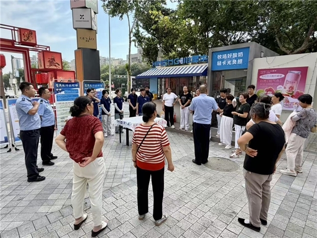 街头定点反诈，大学生将反诈课堂“搬”进街区广场