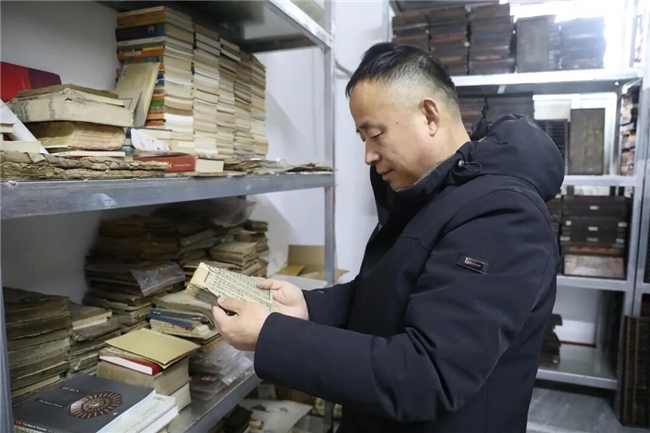 匠心藏珠二十载，指尖文脉续千年——郓城民间收藏家徐福周与他的算盘珍藏馆