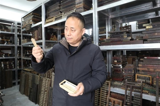 指尖拨响千年文脉，匠心收藏万珠春秋——徐福周的文化坚守之路