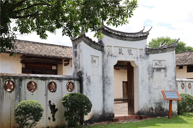 踏寻长征红色沃土 上好行走大思政 南昌职业大学围甦践绪实践队赴瑞金开展 暑期大思政社会实践 踏寻长征红色沃土 上好行走大思政 南昌职业大学围甦践绪实践队赴瑞金开展 暑期大思政社会实践
