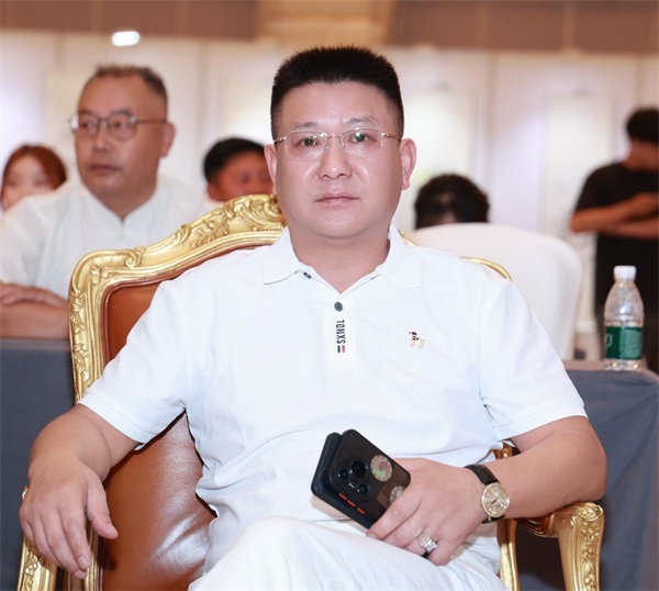 走进全球顶级国际艺坛：王锁平推动中华水墨走向世界