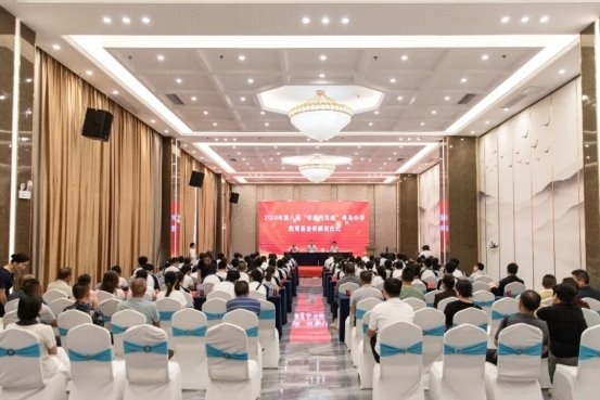 大爱托举助教助学——2026年“华南汽车城”寻乌中学教育基金颁奖仪式圆满举行