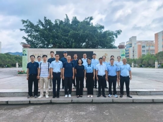 山海同心育桃李,深寻携手启新程——深圳实验学校与寻乌中学签约暨送培活动圆满举行 山海同心育桃李,深寻携手启新程——深圳实验学校与寻乌中学签约暨送培活动圆满举行