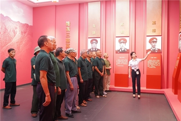 安远县天心镇开展“八一”建军节参观研学暨退役军人及现役军人家属座谈会