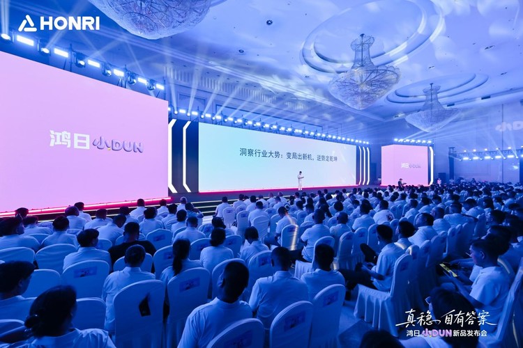 真稳自有答案！“高颜值安全接娃车”鸿日小DUN，重构休三价值新格局！