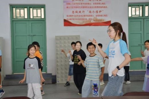 【行走的思政课】耘梦古镇传傩韵，新旧共舞润童心——实践团走进黟县阳光之家开展非遗舞蹈课堂