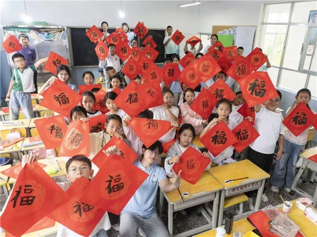美育赋能童心 航空筑梦山野｜转龙中心小学特色支教课堂温情持续升温