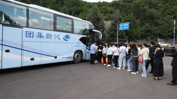 暖心护航平安通勤 筑牢交通安全防线 沁新集团以人本理念守护员工出行安全 暖心护航平安通勤 筑牢交通安全防线 沁新集团以人本理念守护员工出行安全