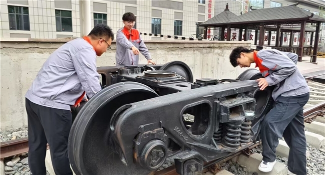 产教融合结硕果 训轨智境开辟铁路智能实训新赛道
