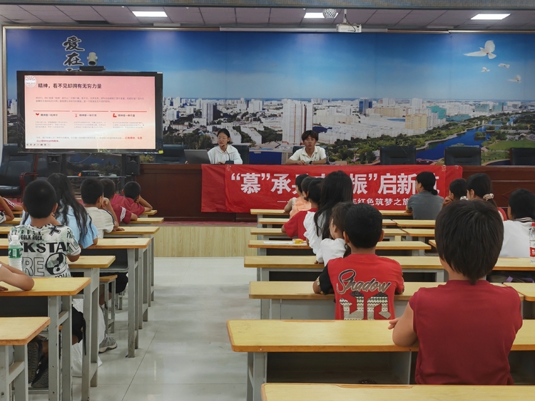 “慕”承兵志，“振”启新航青春下乡，护航乡村少年快乐过暑假