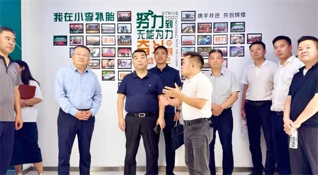 郑州市工商联、洛阳市工商联及两地青年企业家代表一行莅临小李补胎考察交流