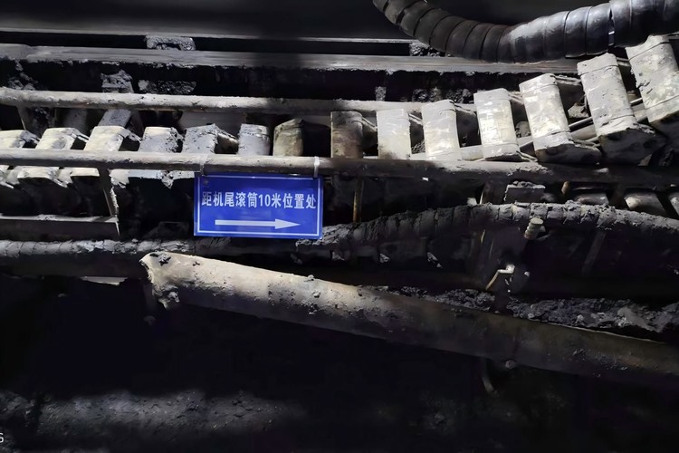 西部能源机尾传感器安装开展小改小革