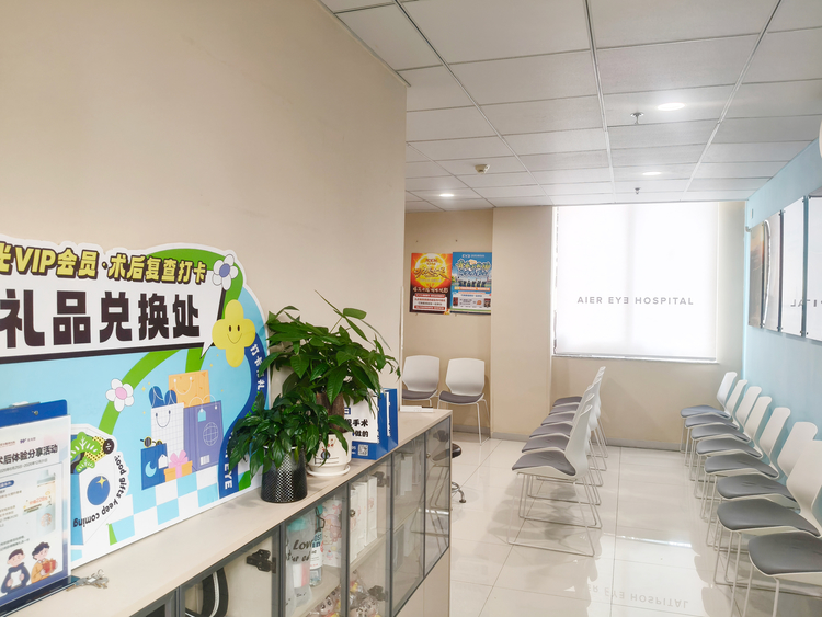 信阳半飞秒选哪家医院？爱尔眼科以设备参数和医生经验见长