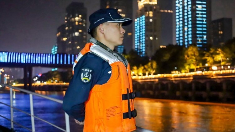 碧海映初心 坚守护团圆