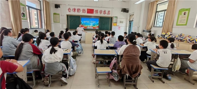 高举队旗跟党走 少年接力新长征  东乡区第七小学主题班会暨小手拉大手红色教育活动总结