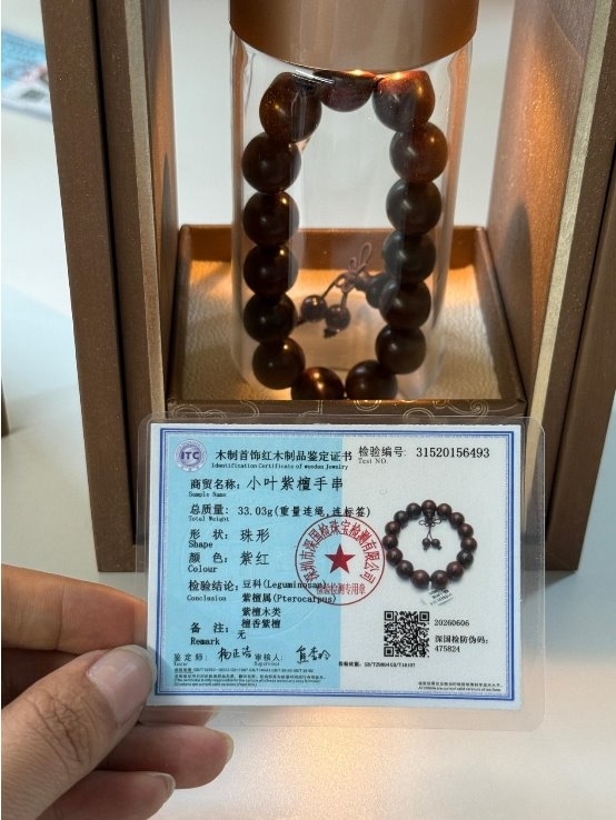 小叶紫檀文玩大盘点：从料源挑选到保养禁忌，一篇帮新手选对紫檀
